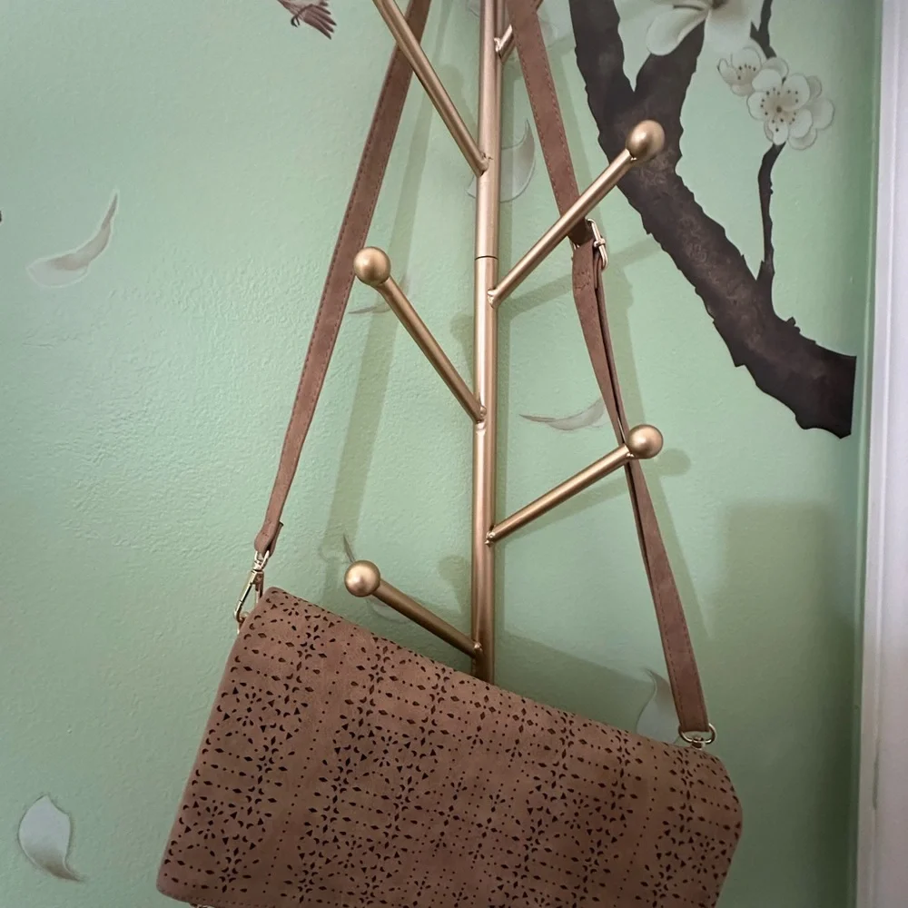 Elegant Tan Crossbody Bag - Picture 2 of 4
